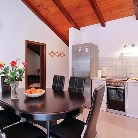 Hébergement de vacances Four-bedroom 03 *