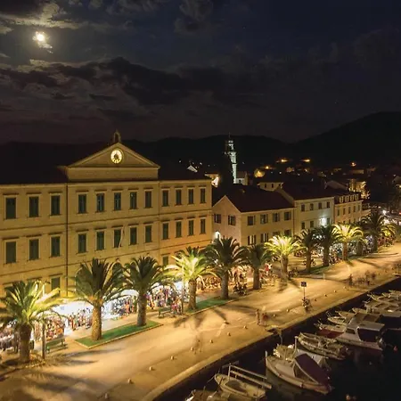 Four-bedroom 03 * Vela Luka