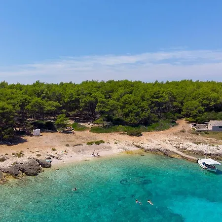 Four-Bedroom Holiday Home Vela Luka 03 *