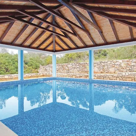 Four-Bedroom Holiday Home Vela Luka 03 *