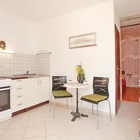 Four-bedroom 03 Nyaraló *