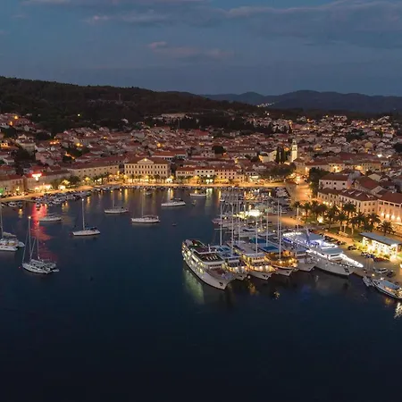 Four-bedroom 03 Vela Luka