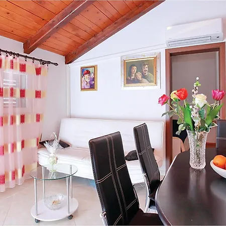 Four-bedroom 03 Nyaraló *