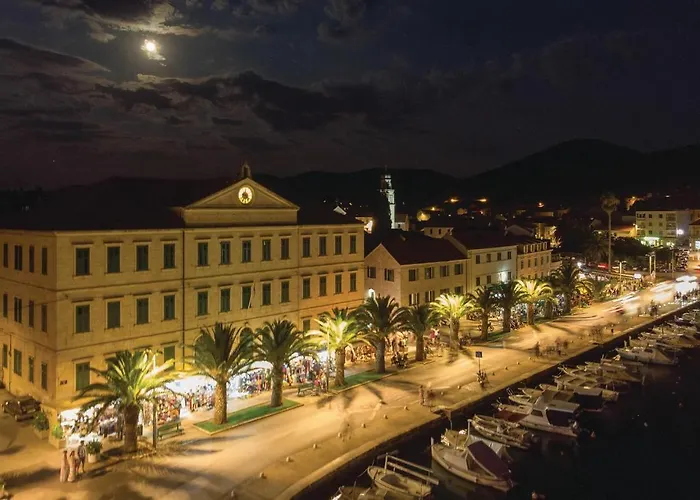 Four-bedroom 03 * וולה לוקה