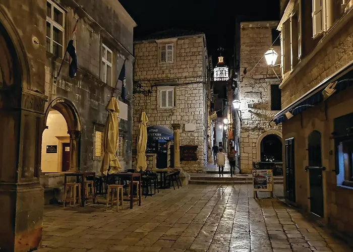 בית נופש Four-bedroom 03 וולה לוקה