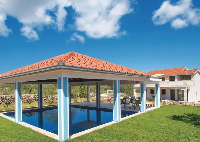 Four-bedroom 03 בית נופש וולה לוקה