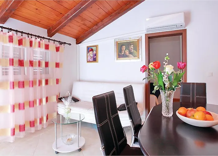 Four-bedroom 03 בית נופש *