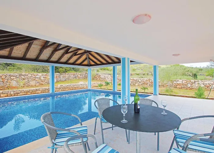 בית נופש Four-bedroom 03